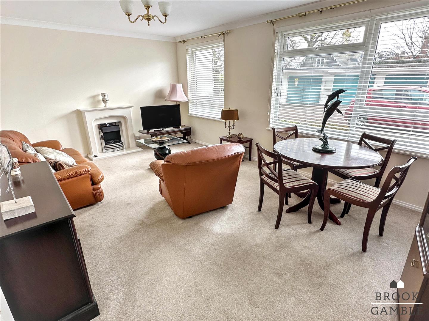 2 Bedroom Flat. Compton Place Road in Eastbourne,  3